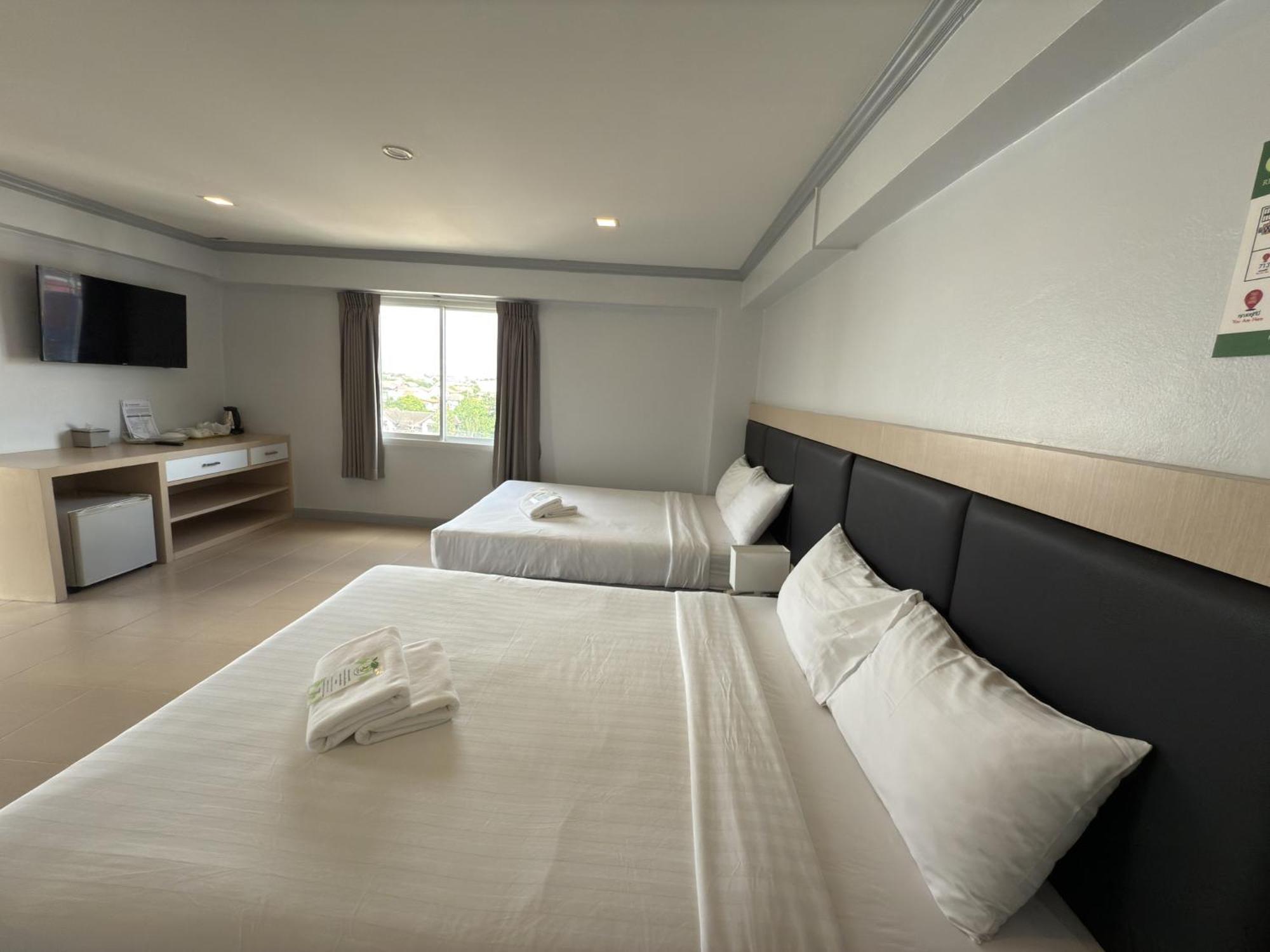 Regent Ngamwongwan Hotel Nonthaburi Exterior photo