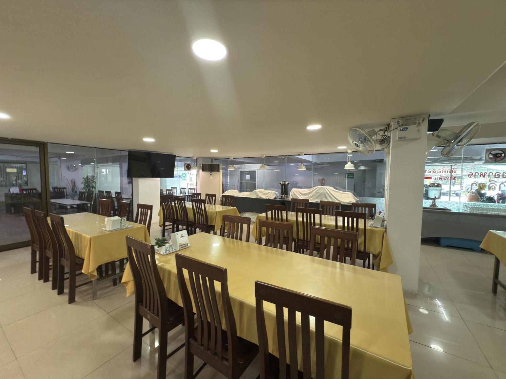 Regent Ngamwongwan Hotel Nonthaburi Exterior photo